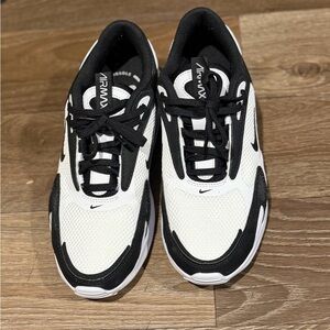 Nike Air Bolt - Women’s - black and white